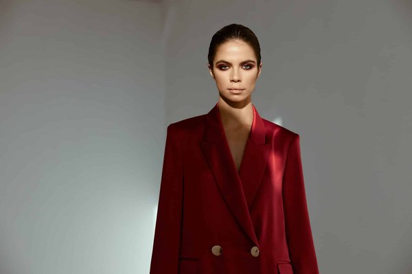 Comment styliser des pièces en fourrure synthétique pour un look hivernal chic ?